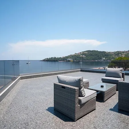 アパート Ristanis Loft Mare Beachfront Retreat ポロス
