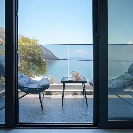 Ristanis Loft Mare Beachfront Retreat *