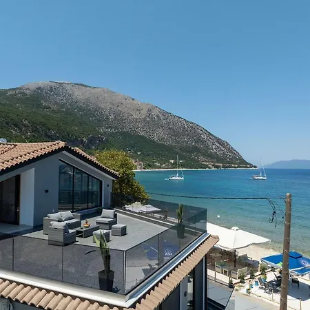 Ristanis Loft Mare Beachfront Retreat アパート