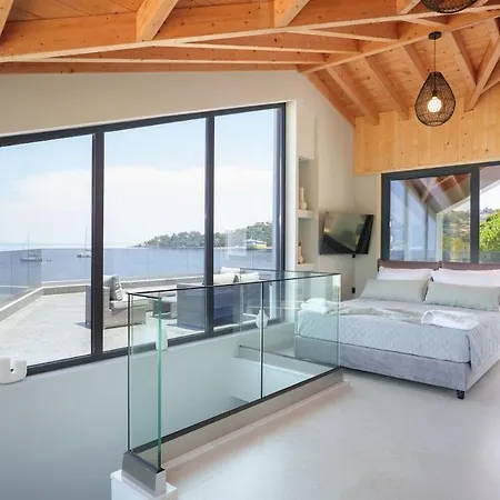 Ristanis Loft Mare Beachfront Retreat アパート ポロス
