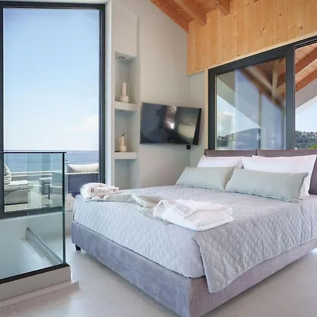 アパート Ristanis Loft Mare Beachfront Retreat ポロス