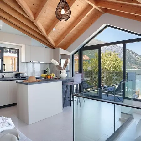Ristanis Loft Mare Beachfront Retreat *
